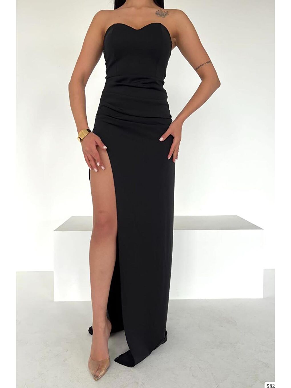 Siyah Kalp Yaka Derin Yırtmaç Detaylı Scuba Kumaş Elbise-8