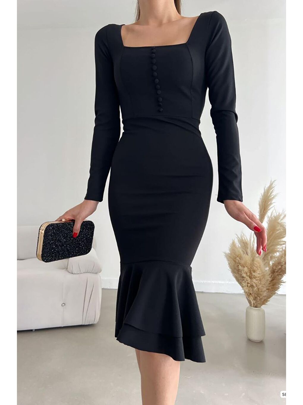 Siyah Düğme Detay Balık Model Midi Boy Uzun Kollu Elbise