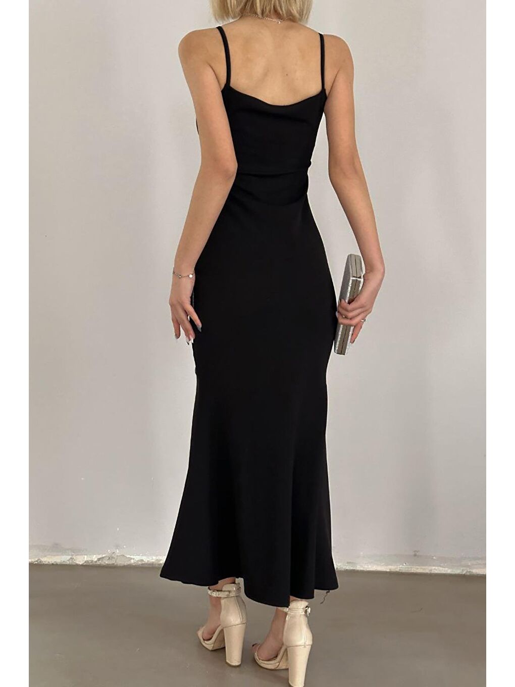 Siyah İthal Krep Kumaş İnce Askılı Düğme Detay Elbise-3