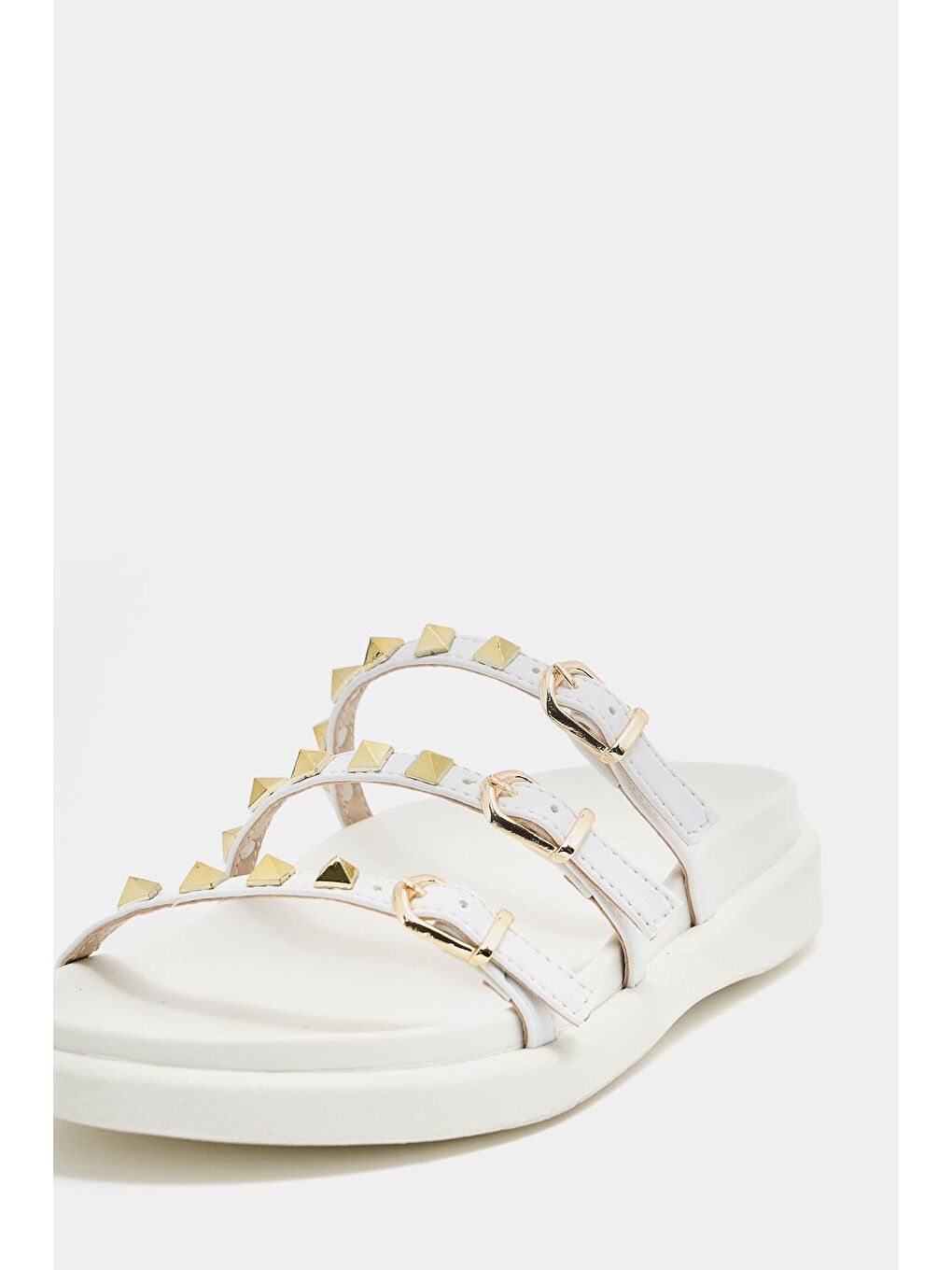 Gold Zımba Detaylı Trend Terlik Beyaz-1