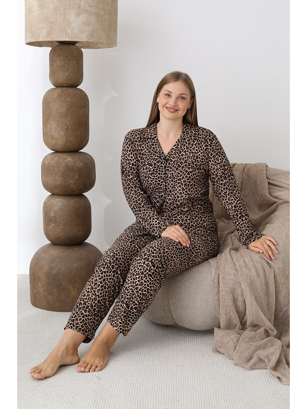 Siyah Boydan Düğmeli Süet Kumaş Büyük Beden Kadın Pijama Takımı 2170-2