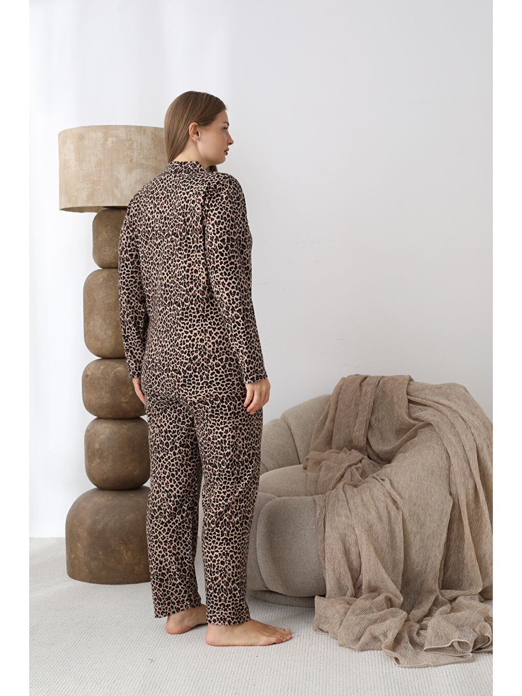 Siyah Boydan Düğmeli Süet Kumaş Büyük Beden Kadın Pijama Takımı 2170-3