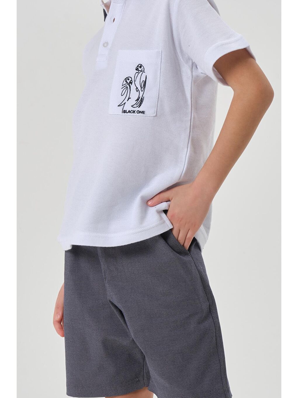 Beyaz Petek Kumaştan Üst Cep Baskı Detaylı Erkek Çocuk Alt Üst Takım-2