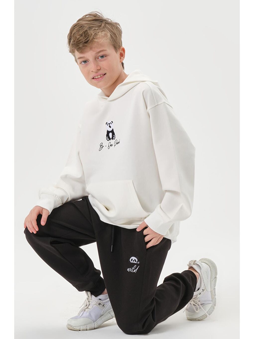 Ekru Kapüşonlu Nakış Detaylı Erkek Çocuk Eşofman Takımı-3