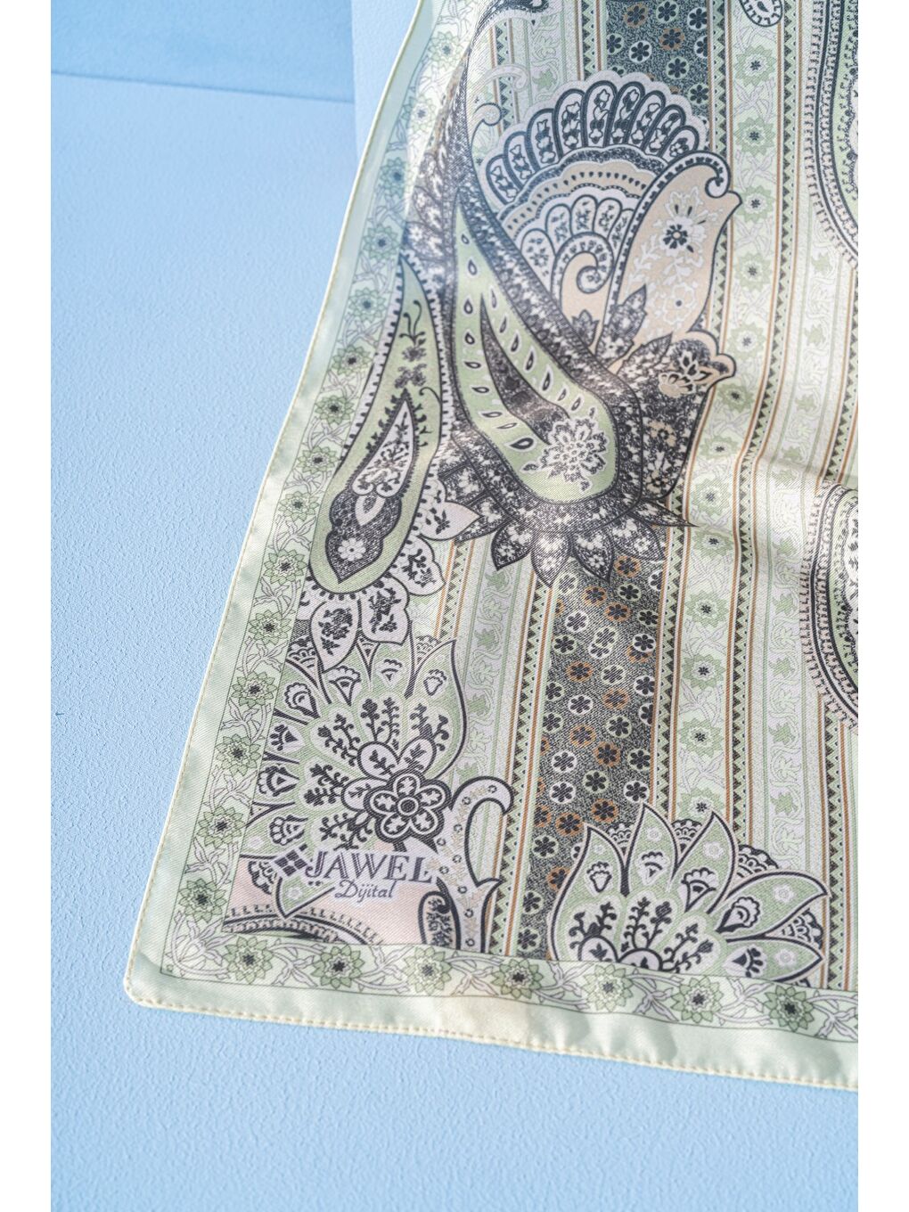 Yeşil Kadın Etnik Desen Soft Şal Adessa-1