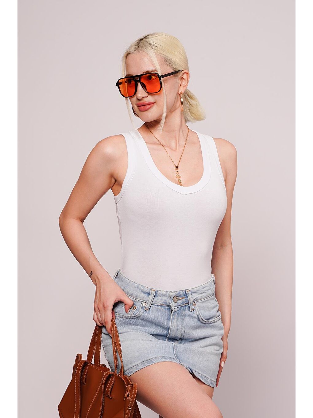 Beyaz Derin V Yaka %100 Pamuklu Basic Kadın Atlet Mg2405