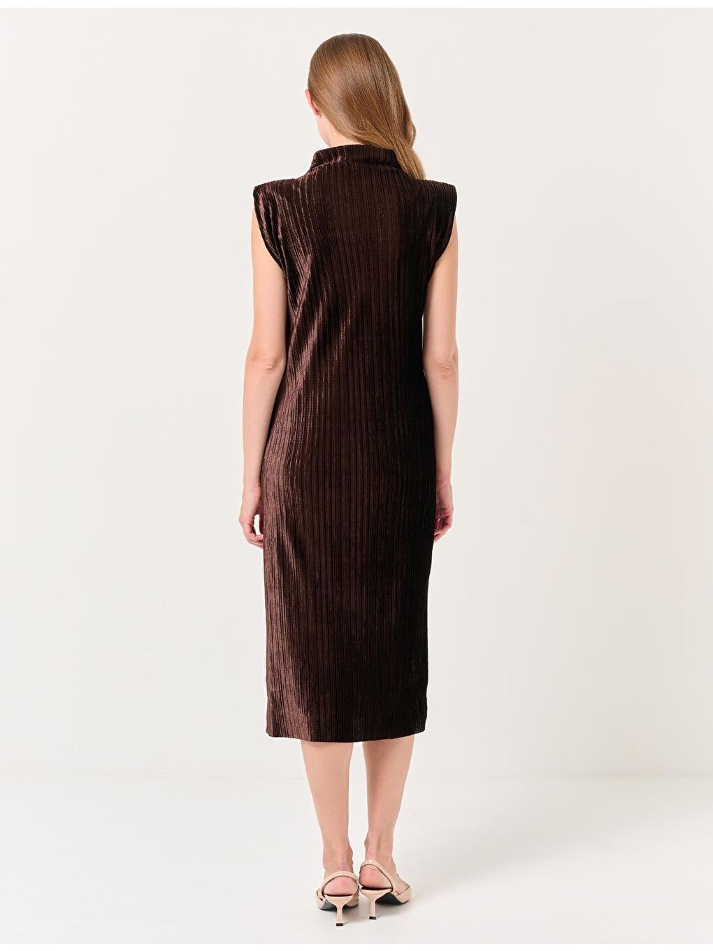 Kahverengi Sıfır Yaka Kolsuz Kadife Elbise-5