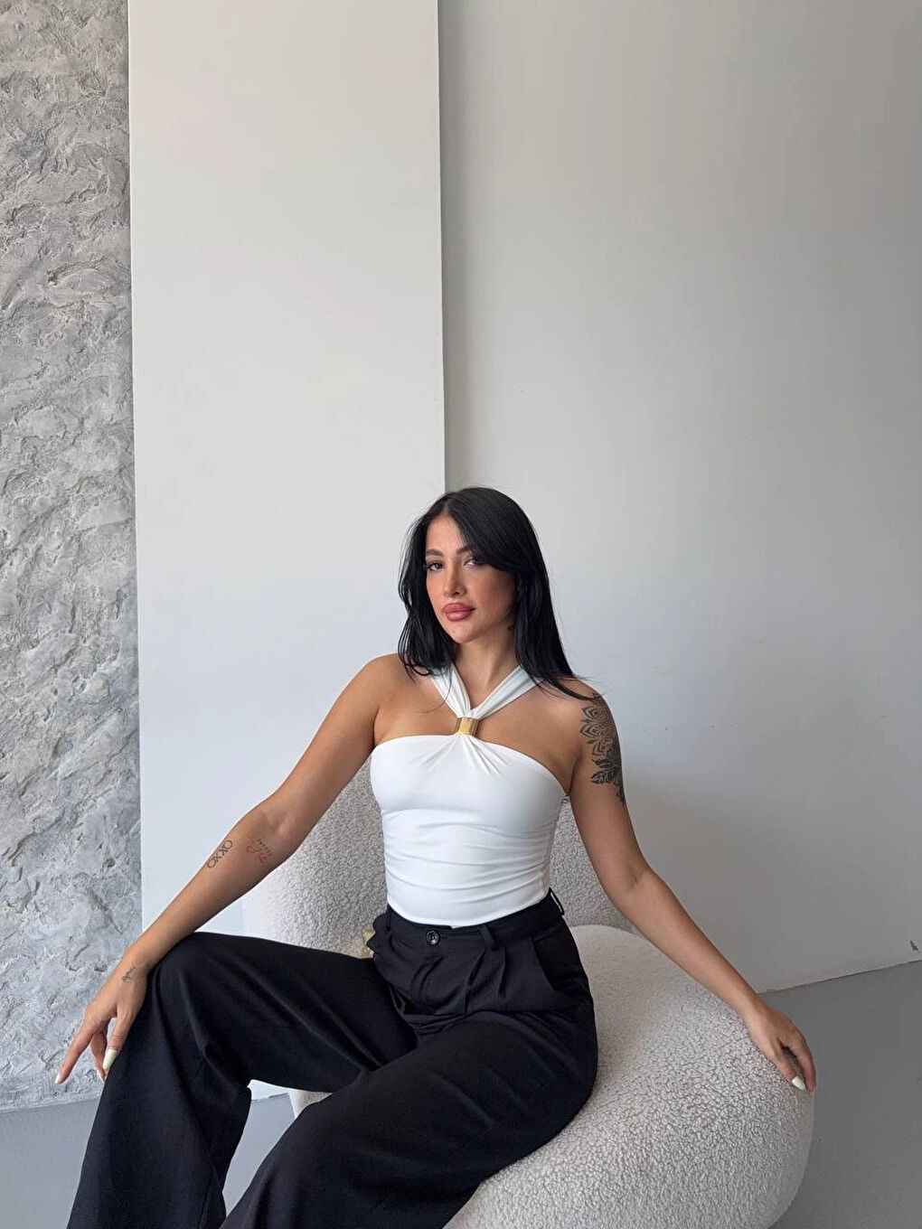 Kadın Beyaz Halter Yaka Metal Detaylı Crop Bluz HZL25S-FRY123251-4