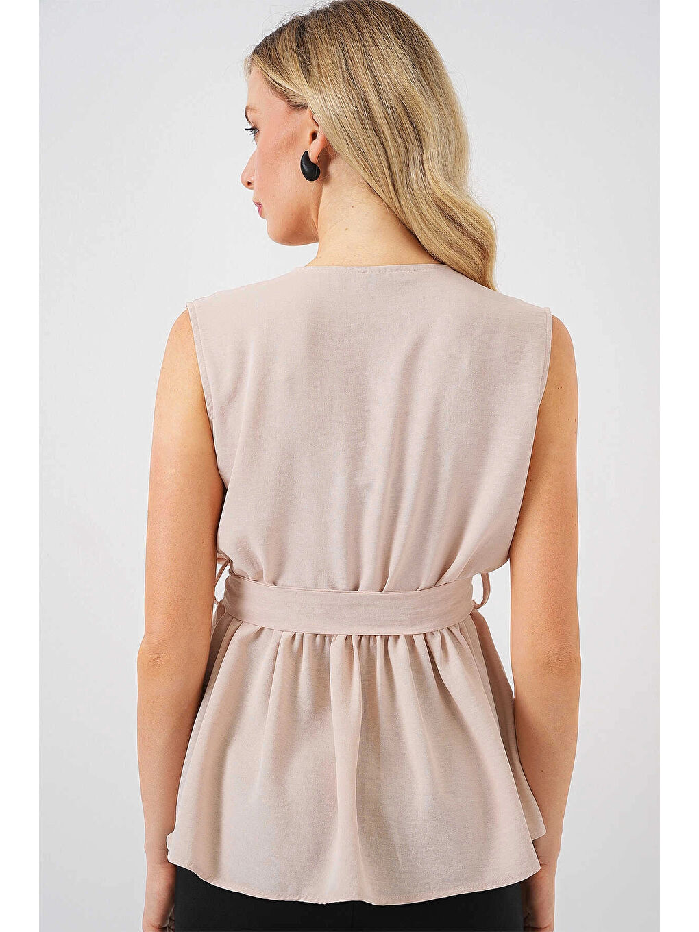 Kadın Bej Kruvaze Yaka Beli Lastikli Kuşaklı Bluz HZL25S-BD19661-3