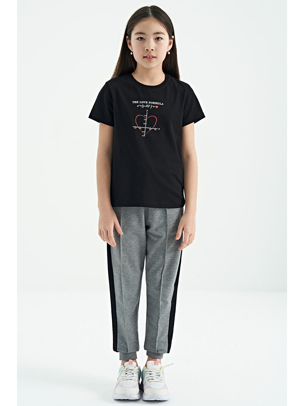 Siyah O Yaka Baskı Detaylı Rahat Kalıp Kız Çocuk Tişört - 75129-1