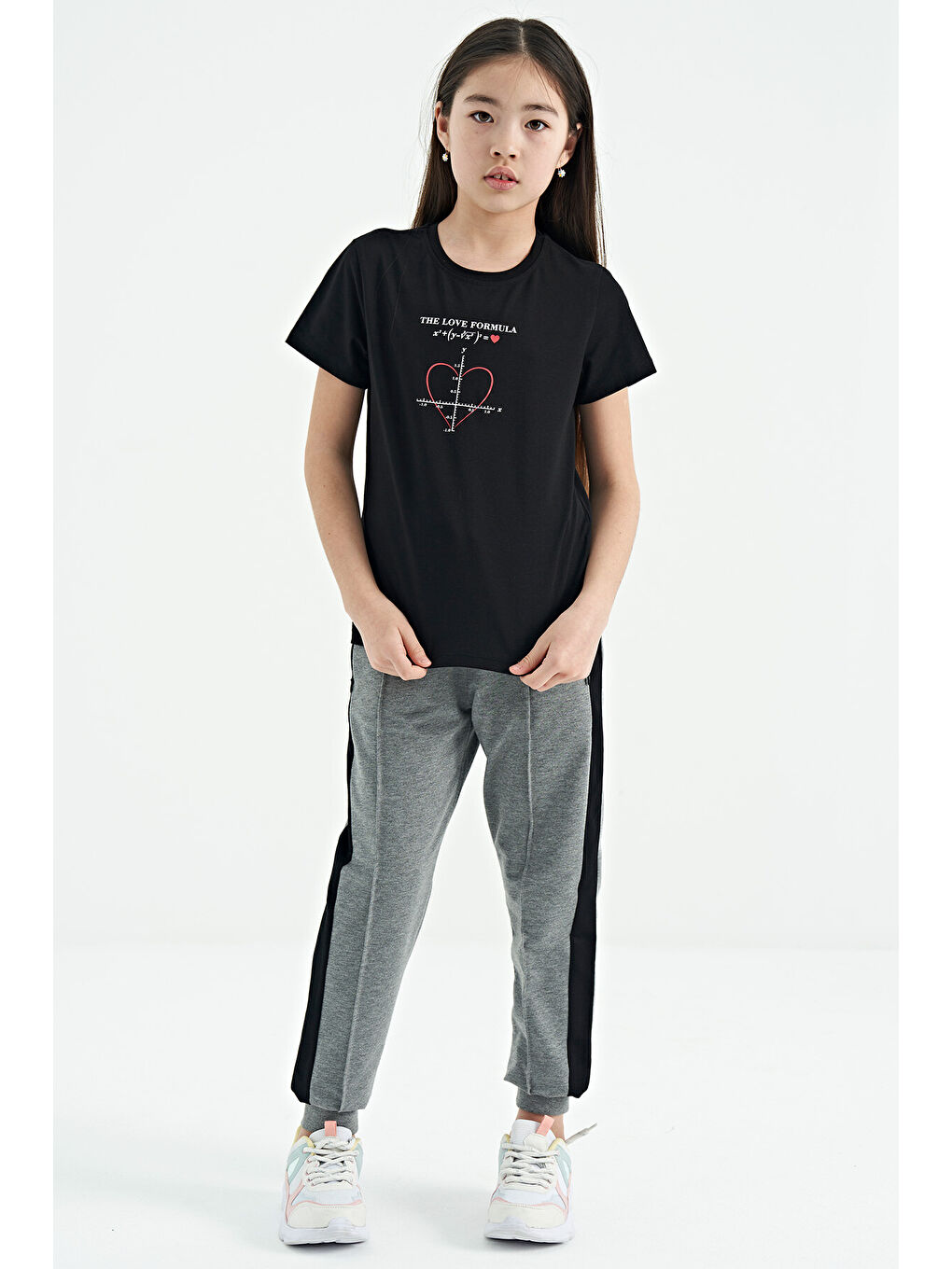 Siyah O Yaka Baskı Detaylı Rahat Kalıp Kız Çocuk Tişört - 75129-3