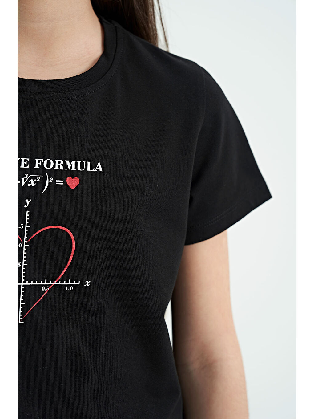 Siyah O Yaka Baskı Detaylı Rahat Kalıp Kız Çocuk Tişört - 75129-4