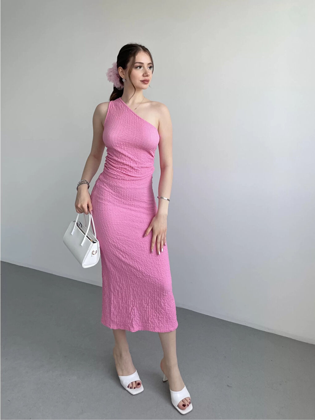 Kadın Pembe Gofre Kumaş Tek Omuz Bluz HZL25S-ZK13271-1