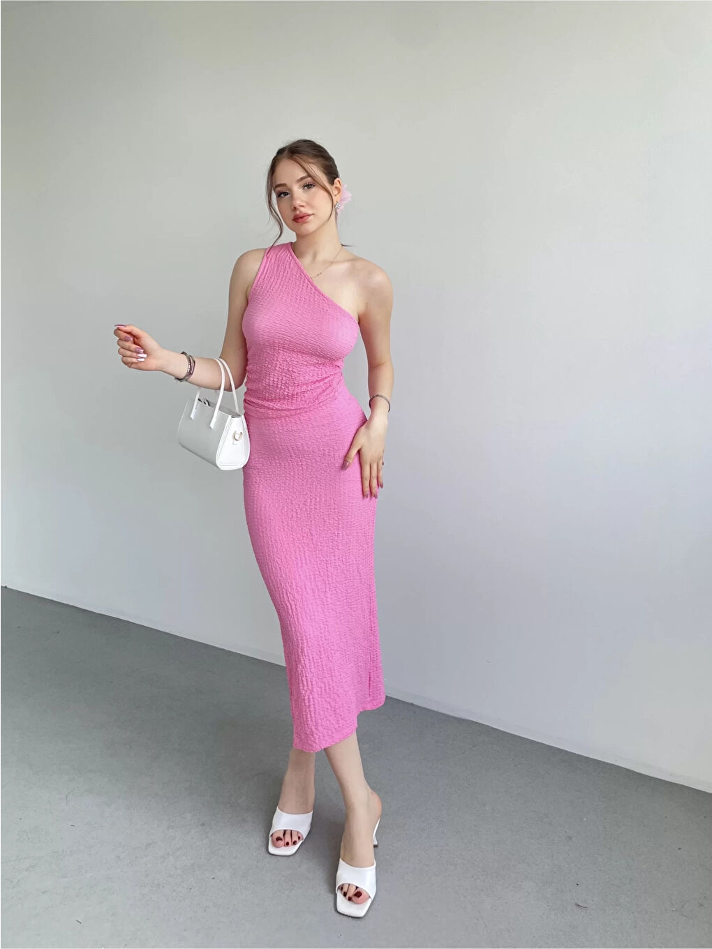 Kadın Pembe Gofre Kumaş Tek Omuz Bluz HZL25S-ZK13271-3