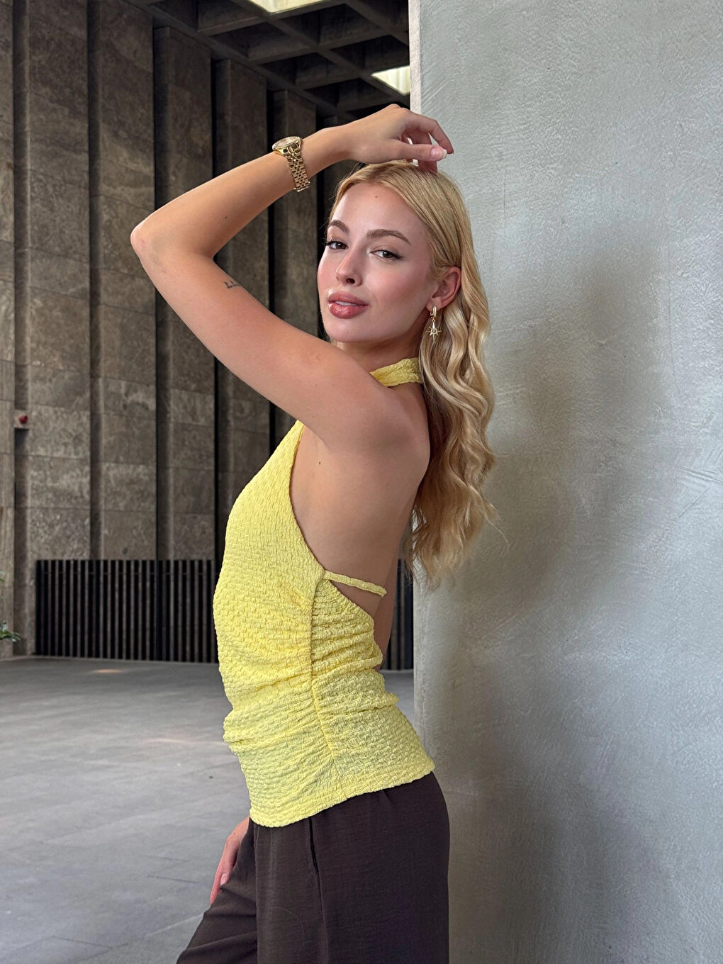 Kadın Sarı Boyundan Bağlamalı Gofre Kumaş Bluz HZL25S-ZK13631-1