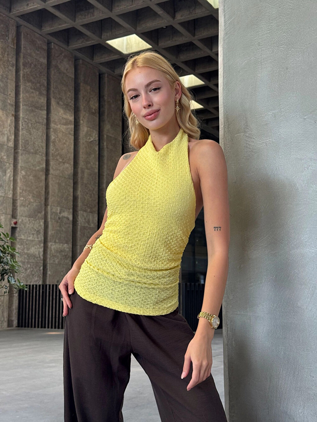 Kadın Sarı Boyundan Bağlamalı Gofre Kumaş Bluz HZL25S-ZK13631-2