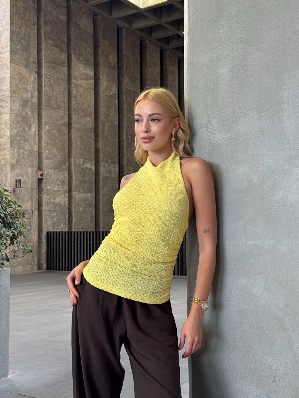 Kadın Sarı Boyundan Bağlamalı Gofre Kumaş Bluz HZL25S-ZK13631-4