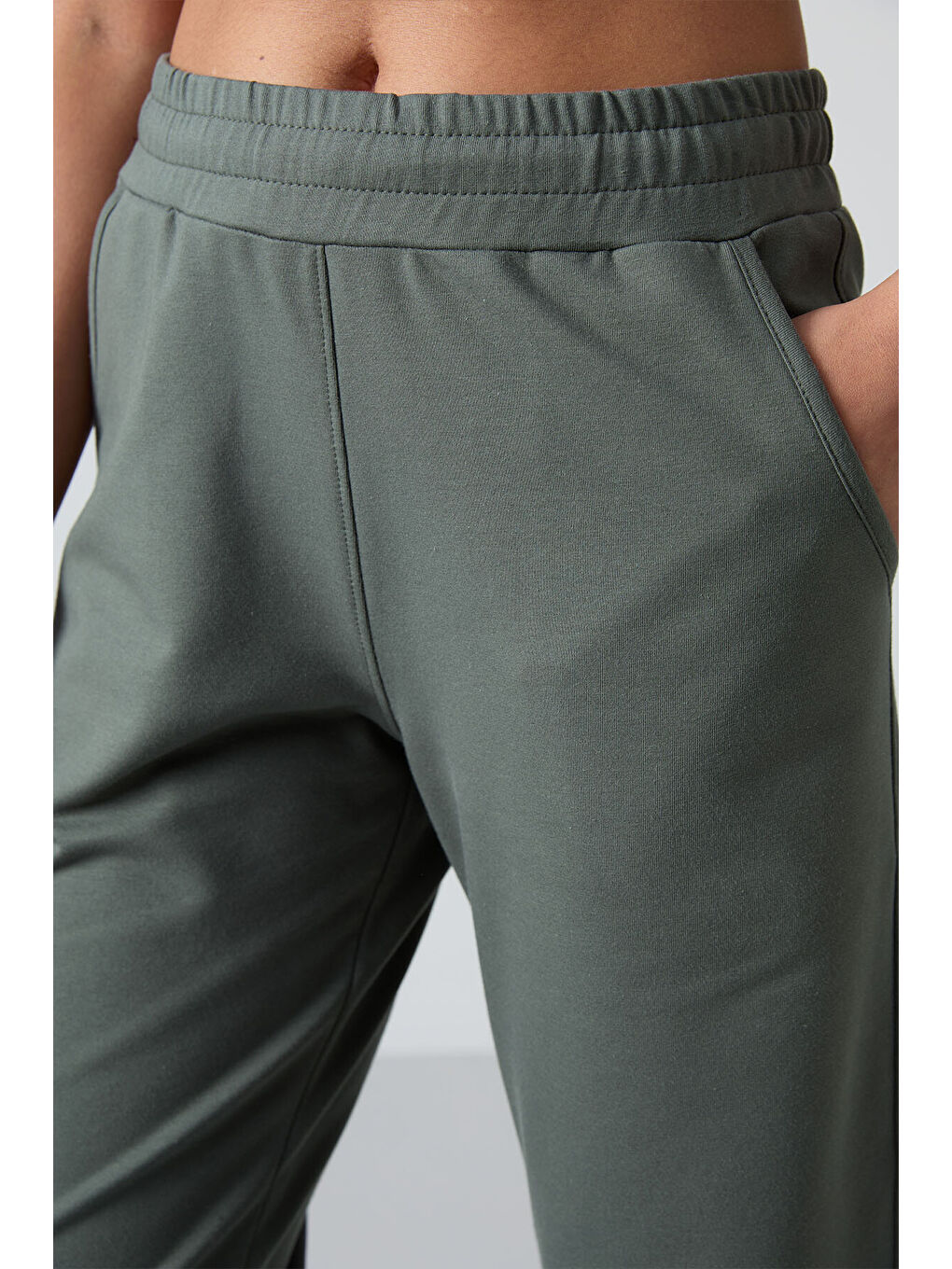 Haki Yüksek Bel Cepli Rahat Form Klasik Paça Kadın Eşofman Alt - 94584-2