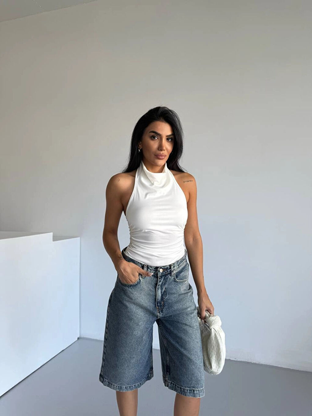 Kadın Beyaz Halter Yaka Sırtı Açık Sandy Bluz HZL25S-FRY123141-2