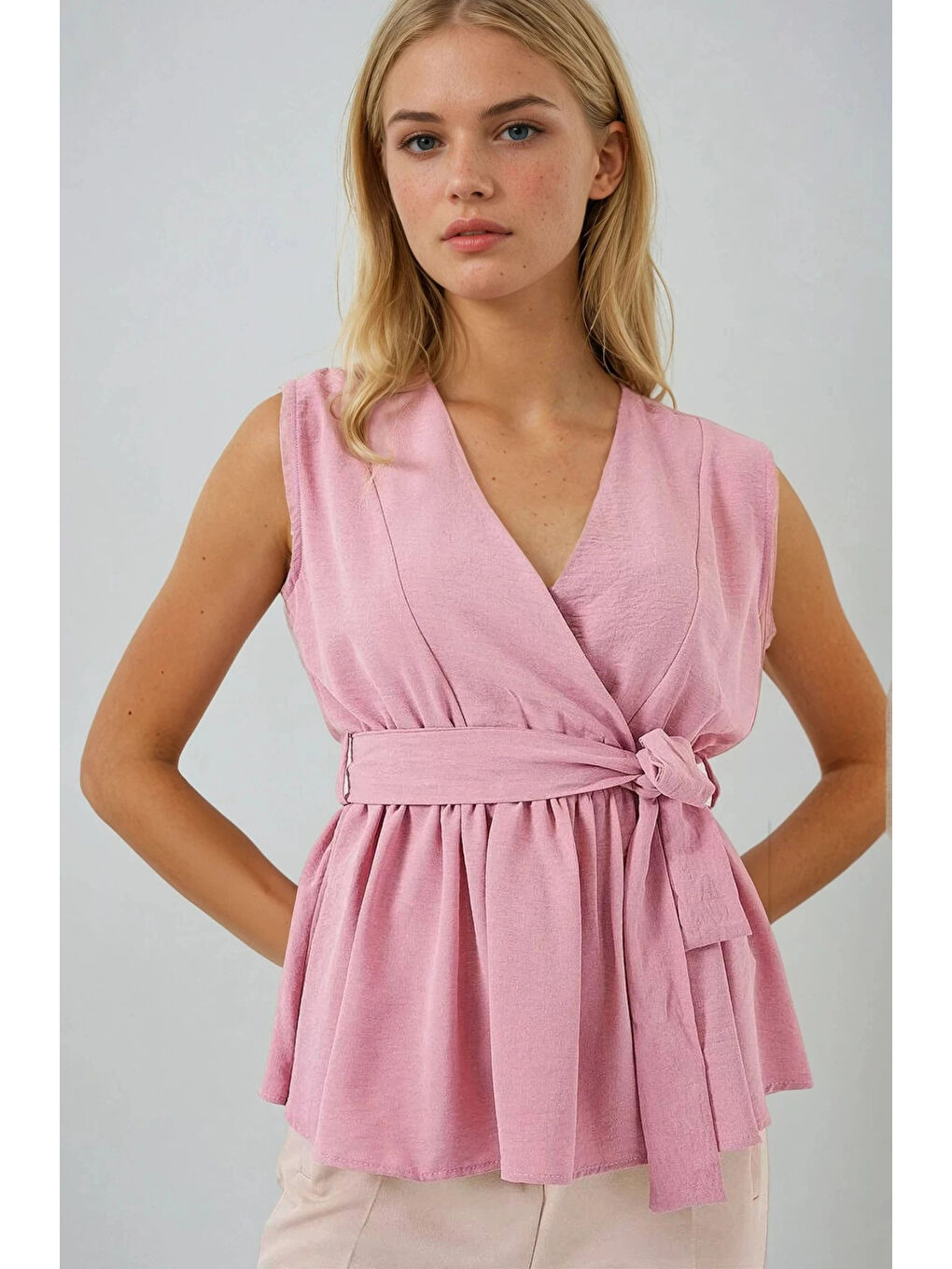 Pembe Kadın Pudra Kruvaze Yaka Beli Lastikli Kuşaklı Bluz HZL25S-BD19661