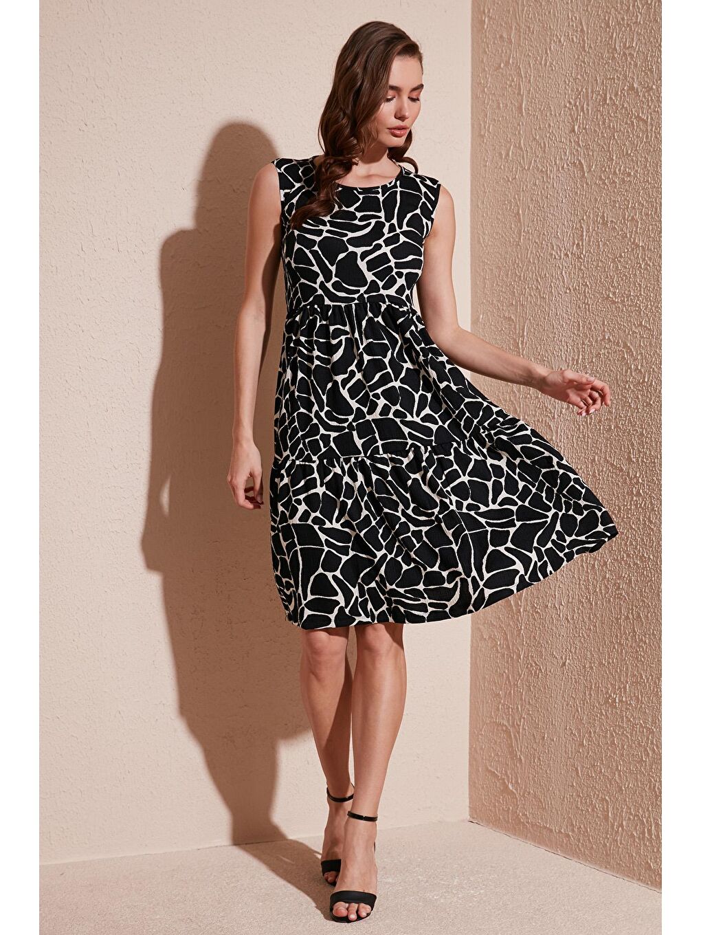 Siyah Desenli Kolsuz Midi Elbise 5865619