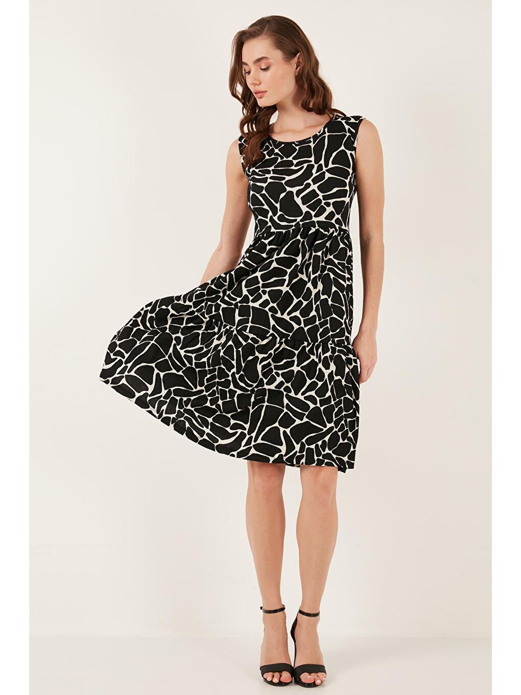 Siyah Desenli Kolsuz Midi Elbise 5865619-2