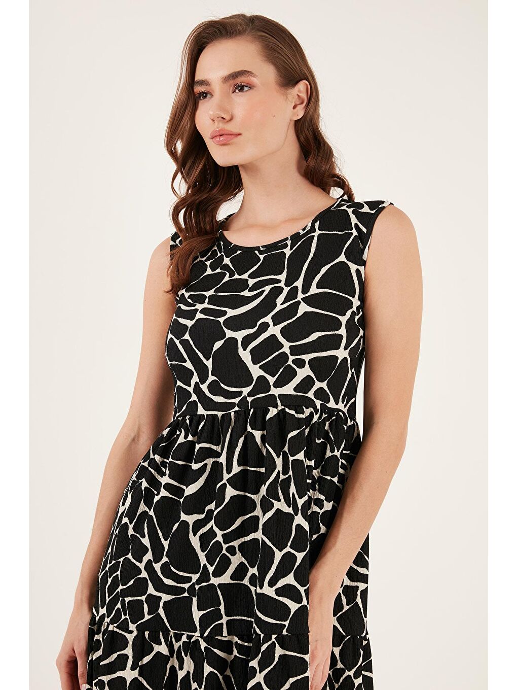 Siyah Desenli Kolsuz Midi Elbise 5865619-3