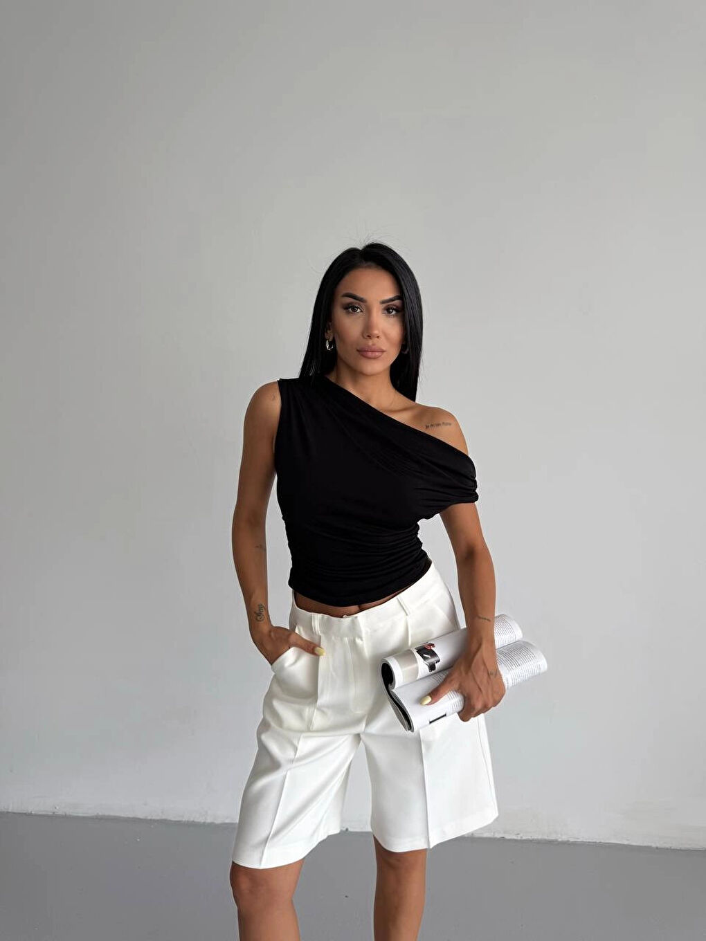 Kadın Siyah Yandan Drapeli Kayık Yaka Sandy Bluz HZL25S-FRY123201-1