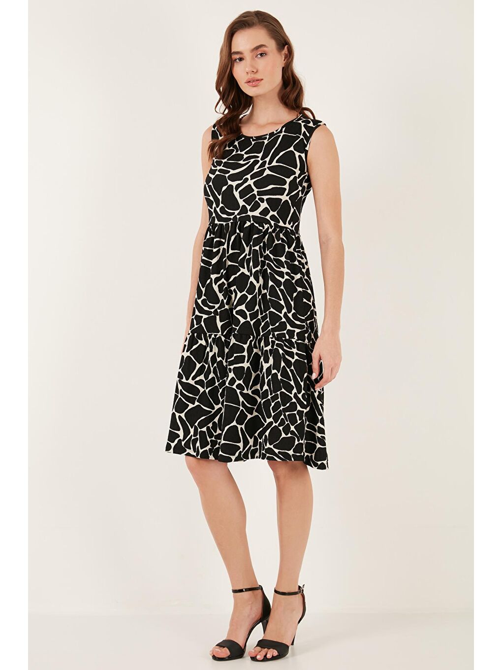 Siyah Desenli Kolsuz Midi Elbise 5865619-5