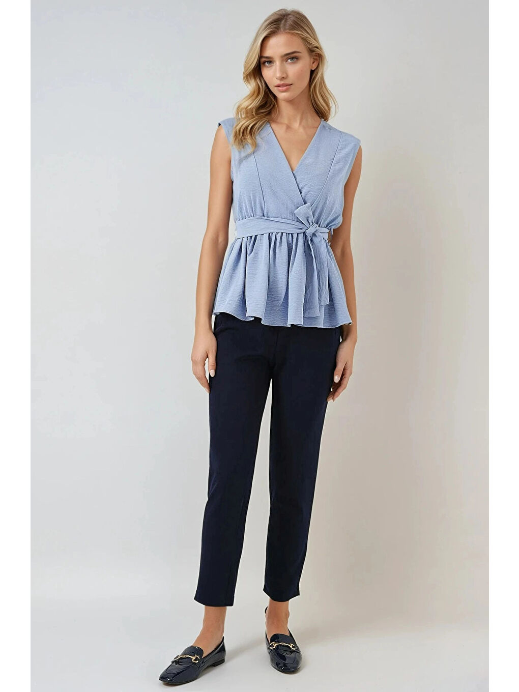 Kadın Mavi Kruvaze Yaka Beli Lastikli Kuşaklı Bluz HZL25S-BD19661-1