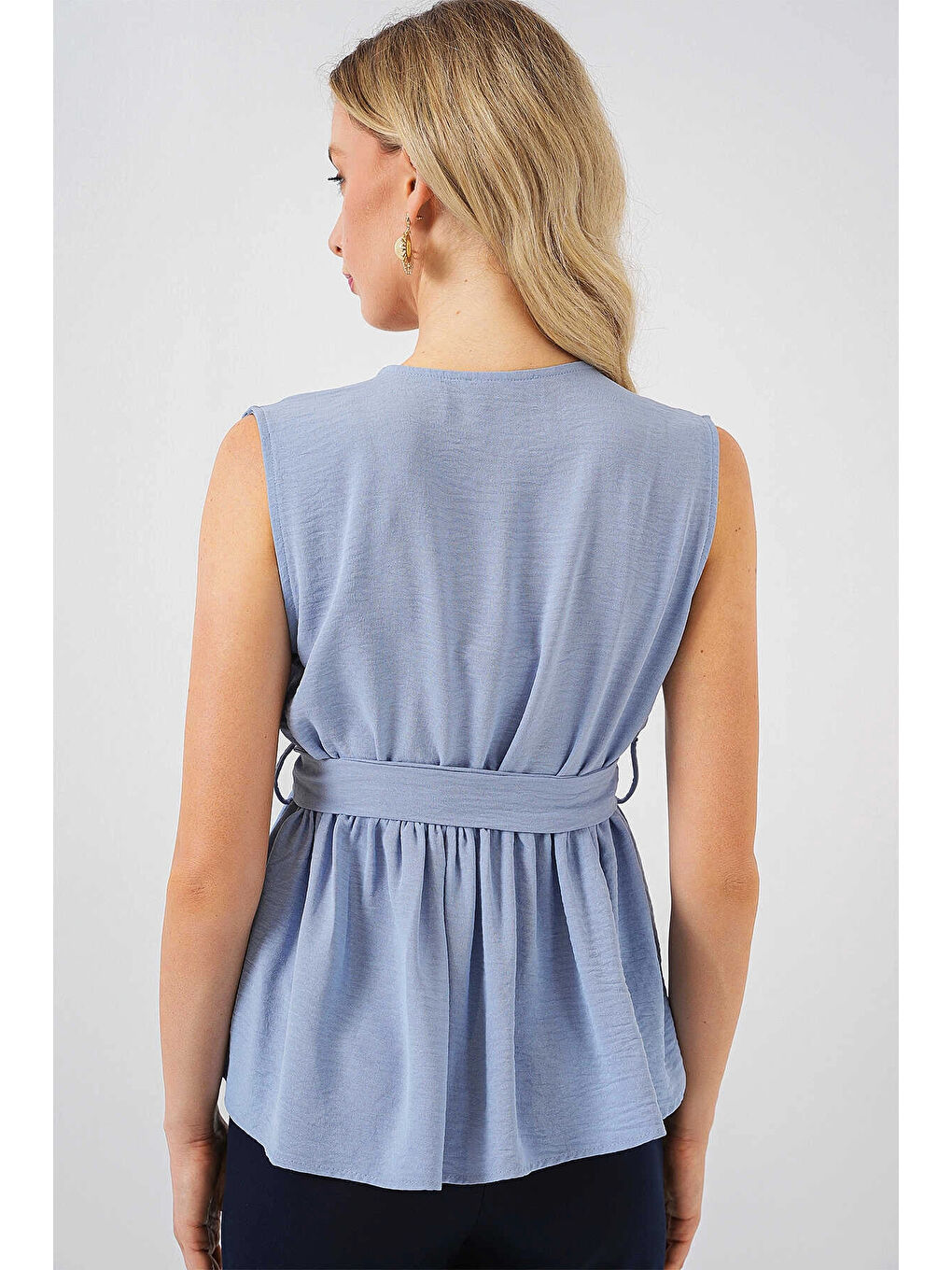 Kadın Mavi Kruvaze Yaka Beli Lastikli Kuşaklı Bluz HZL25S-BD19661-3