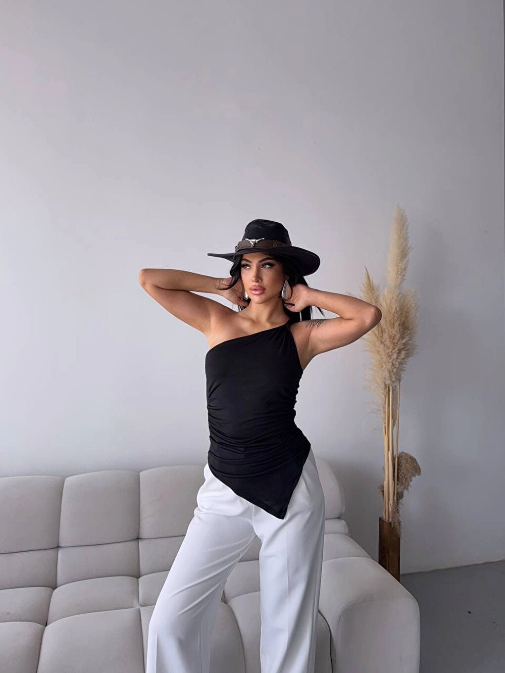 Kadın Siyah Tek Omuz Asimetrik Kesim Sandy Bluz HZL25S-FRY123241-2