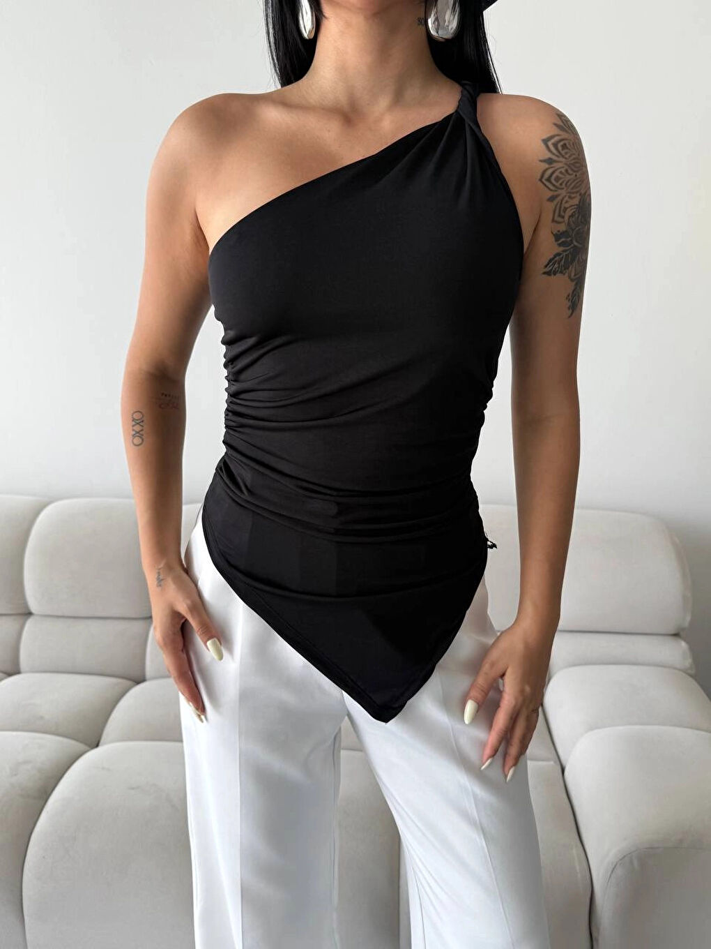 Kadın Siyah Tek Omuz Asimetrik Kesim Sandy Bluz HZL25S-FRY123241-4