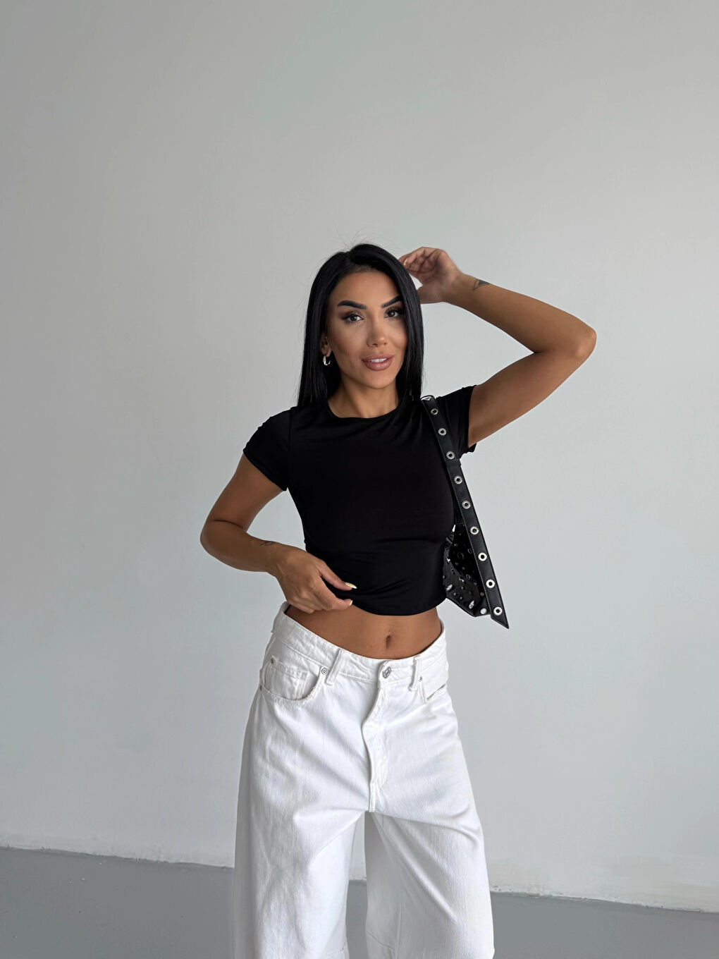 Kadın Siyah Bisiklet Yaka Sandy Bluz HZL25S-FRY123191-2