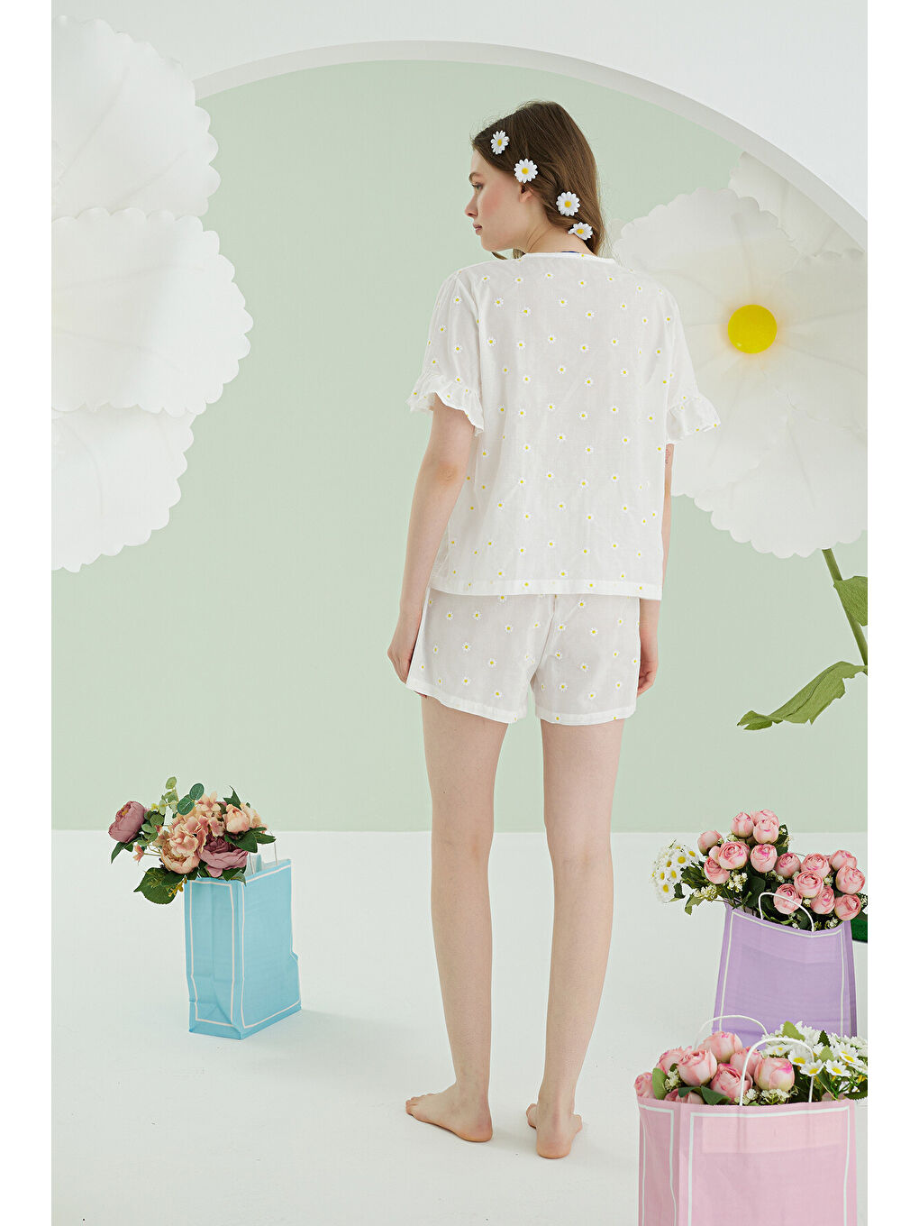 Beyaz Papatya Şortlu Önden Bağlamalı Pijama Takımı-2