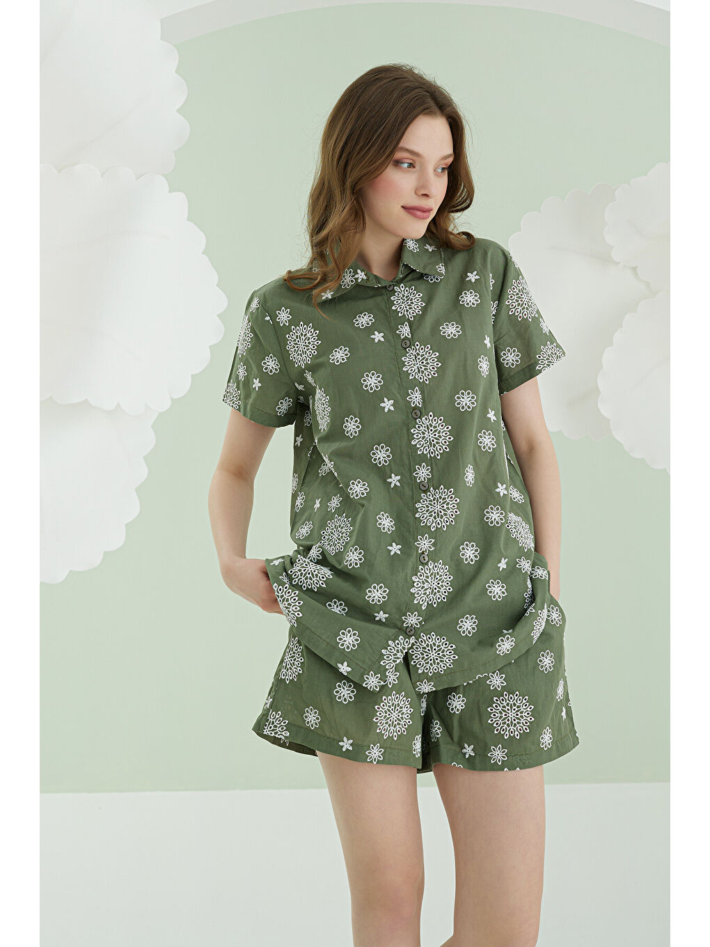 Yeşil Çiçek Desenli Şortlu Önden Düğmeli Pijama Takımı
