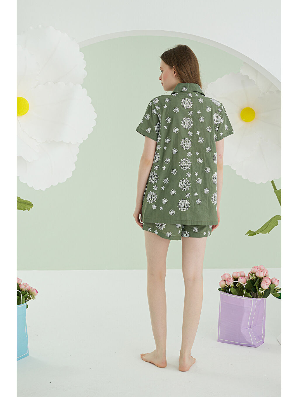 Yeşil Çiçek Desenli Şortlu Önden Düğmeli Pijama Takımı-3