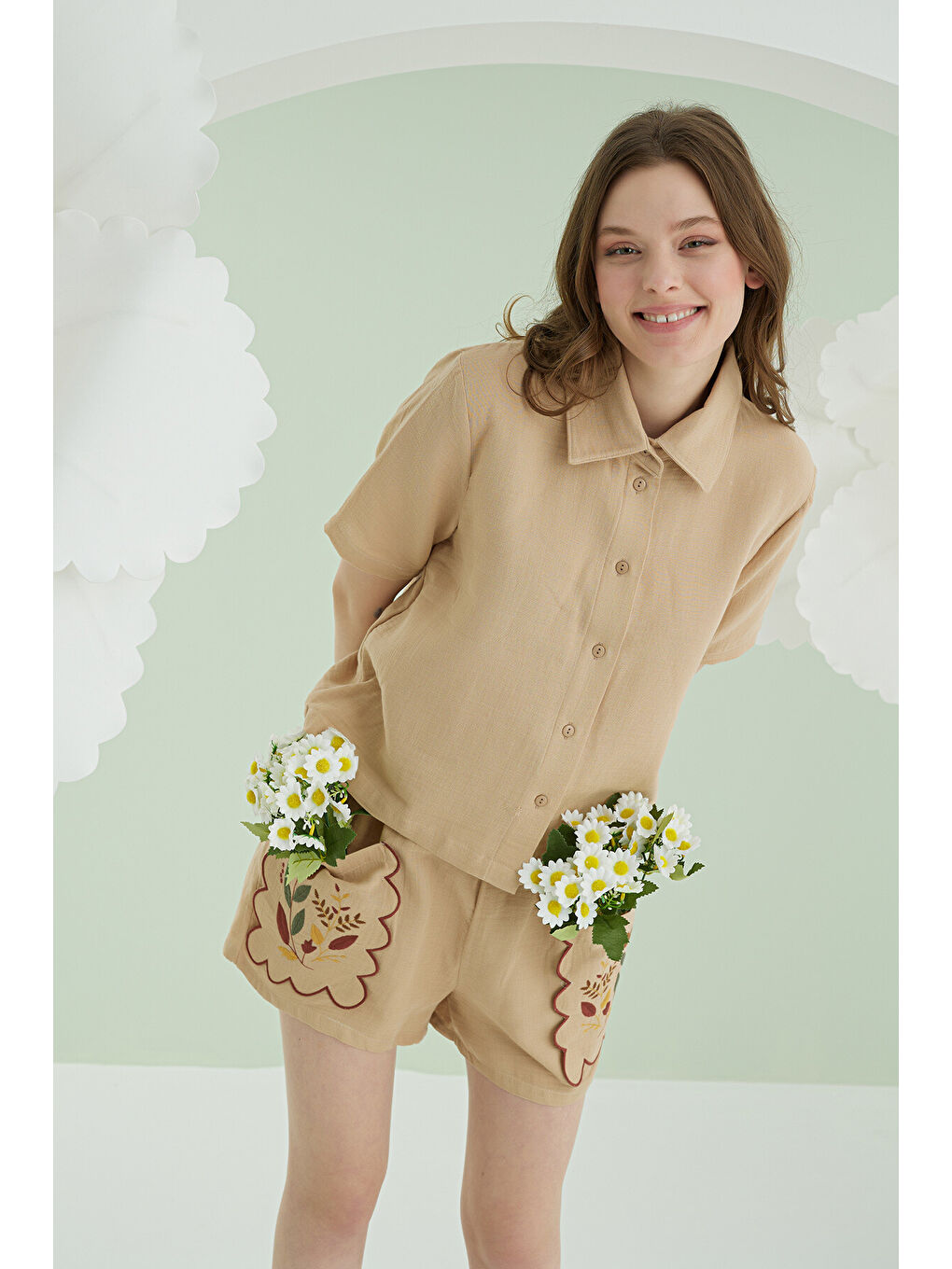 Bej Nakışlı Müslin Önden Düğmeli Şortlu Takım