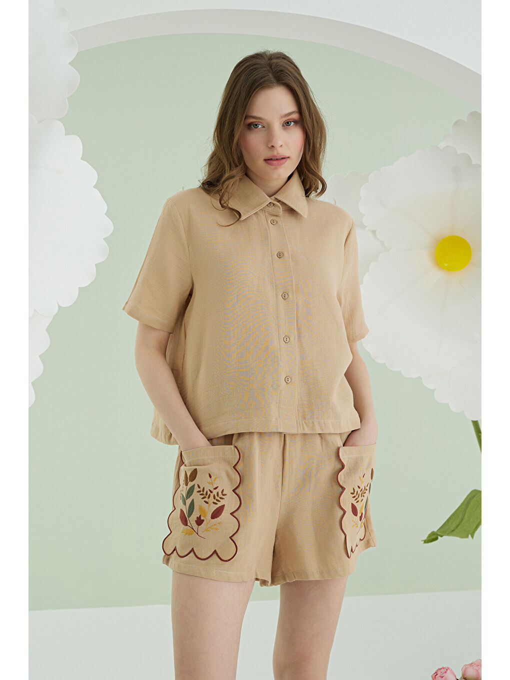 Bej Nakışlı Müslin Önden Düğmeli Şortlu Takım-2