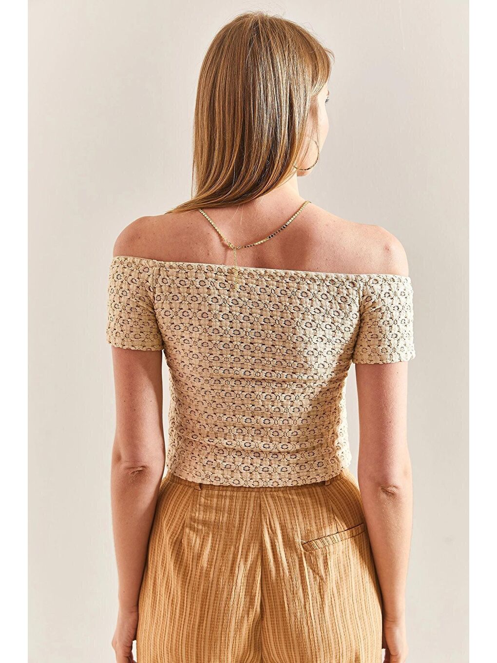 Bej Kadın Madonna Yaka Desenli Bluz-1