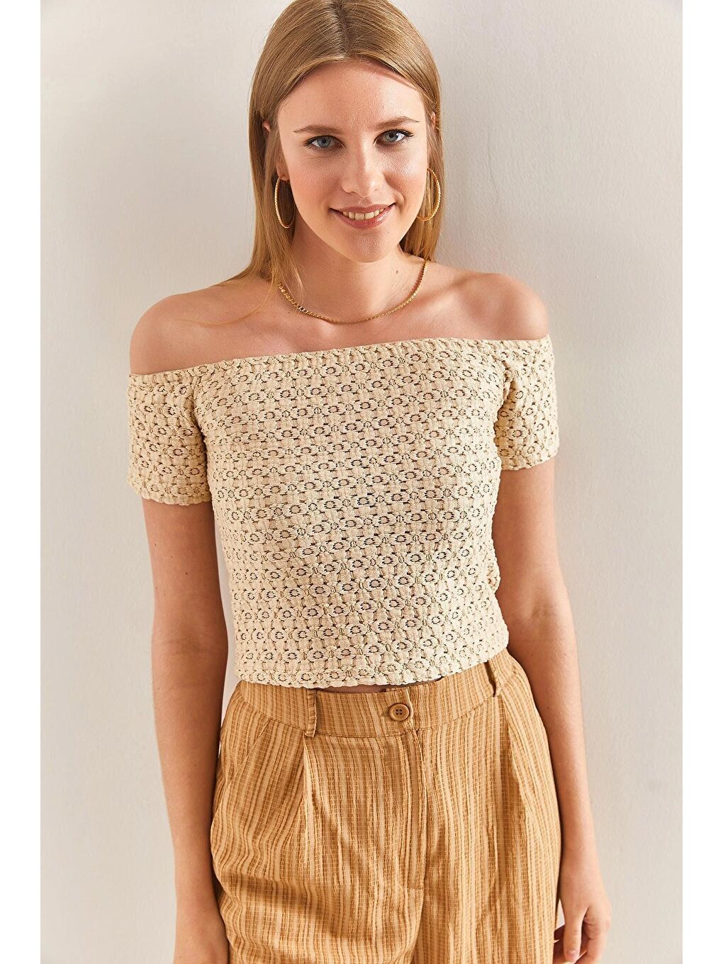 Bej Kadın Madonna Yaka Desenli Bluz-2