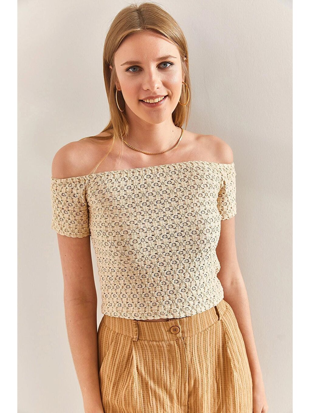 Bej Kadın Madonna Yaka Desenli Bluz-4