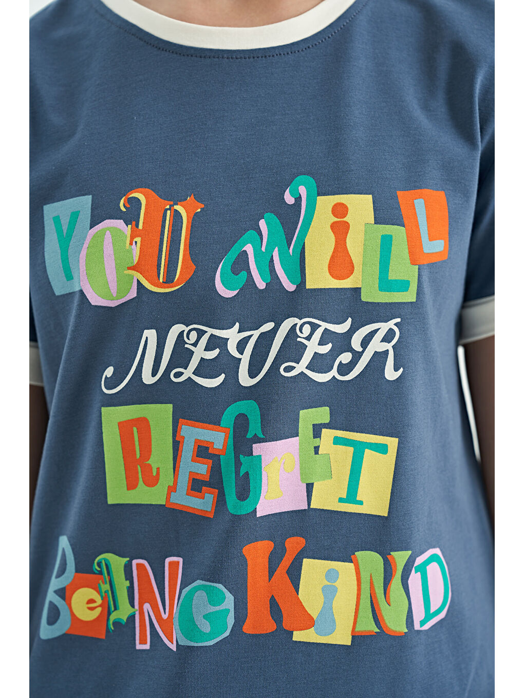 Petrol Renkli Yazı Detaylı O Yaka Rahat Form Kız Çocuk Tişört - 75109-2