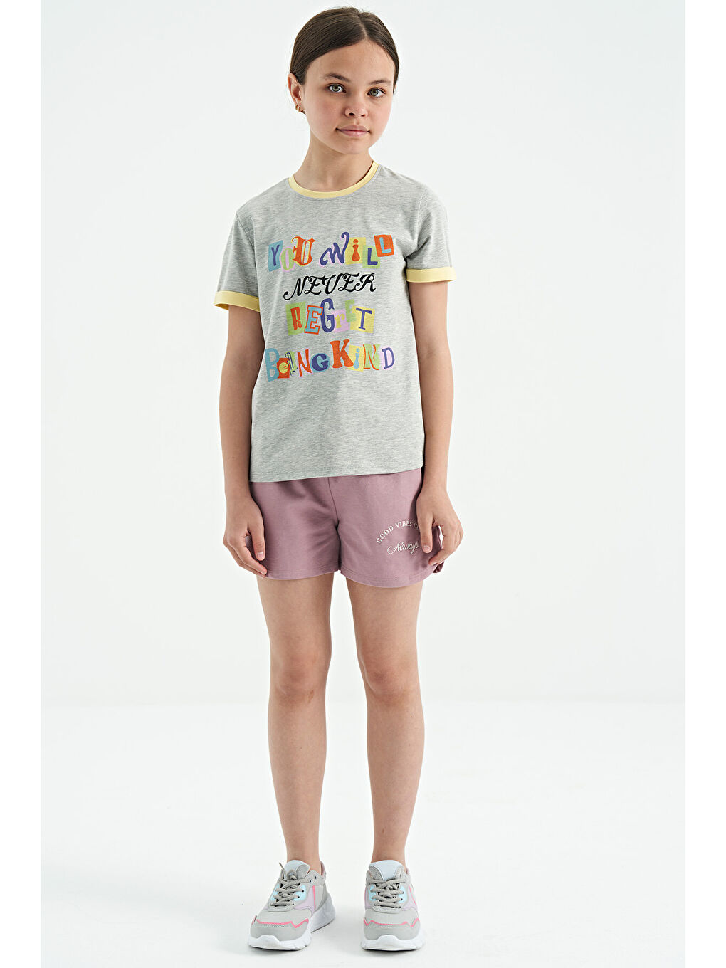 Gri Melanj Renkli Yazı Detaylı O Yaka Rahat Form Kız Çocuk Tişört - 75109-1