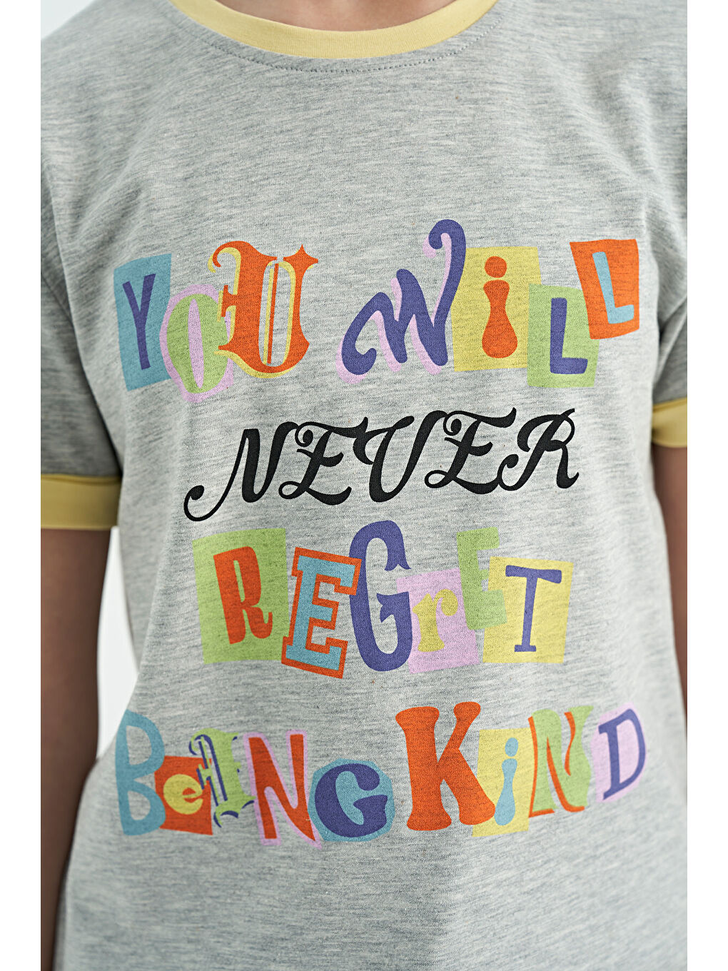 Gri Melanj Renkli Yazı Detaylı O Yaka Rahat Form Kız Çocuk Tişört - 75109-2