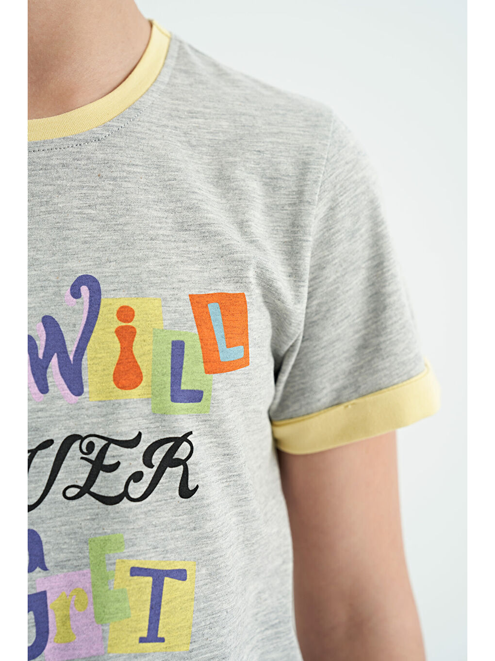 Gri Melanj Renkli Yazı Detaylı O Yaka Rahat Form Kız Çocuk Tişört - 75109-4