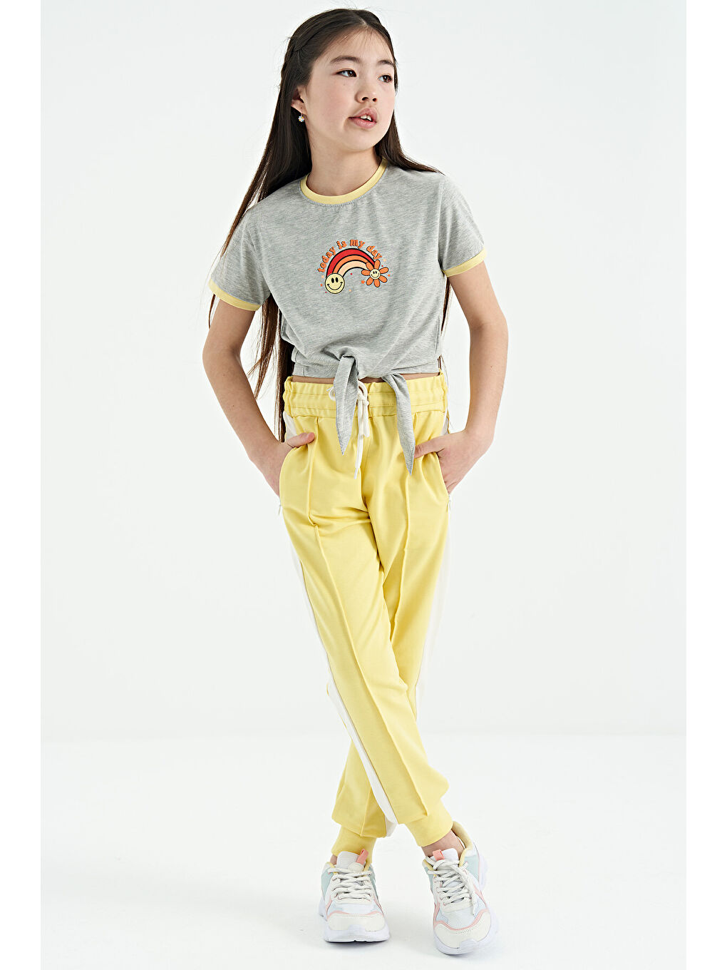 Gri Melanj Baskı Detaylı O Yaka Çok Renkli Bağlama Detaylı Kız Çocuk Tişört - 75113-3