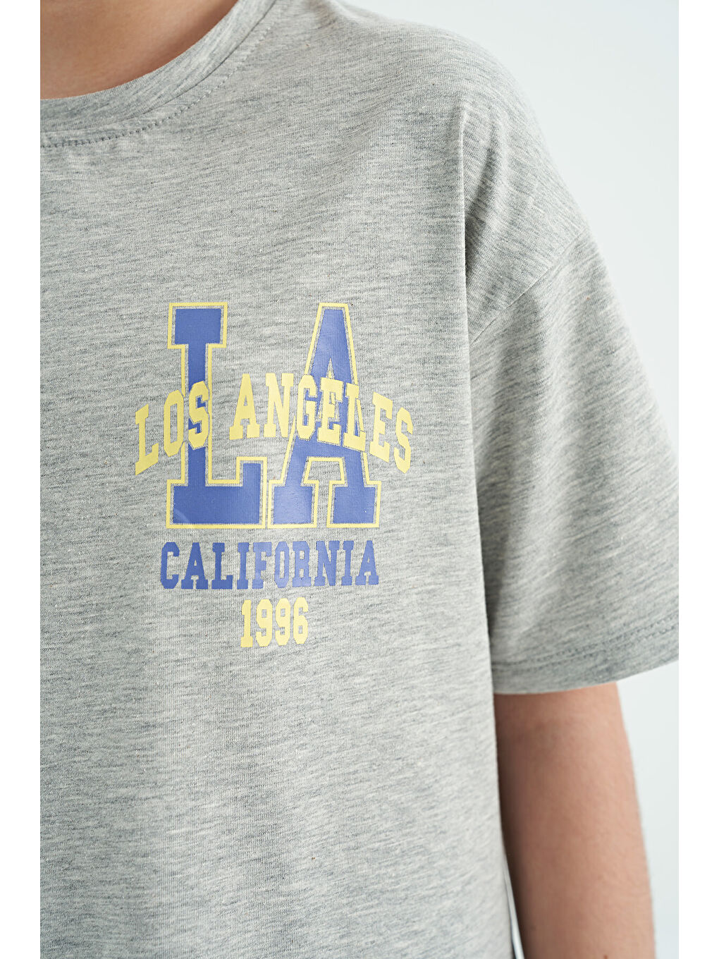 Gri Melanj Ön Arka Baskılı O Yaka Oversize Kısa Kollu Kız Çocuk Tişört - 75127-2