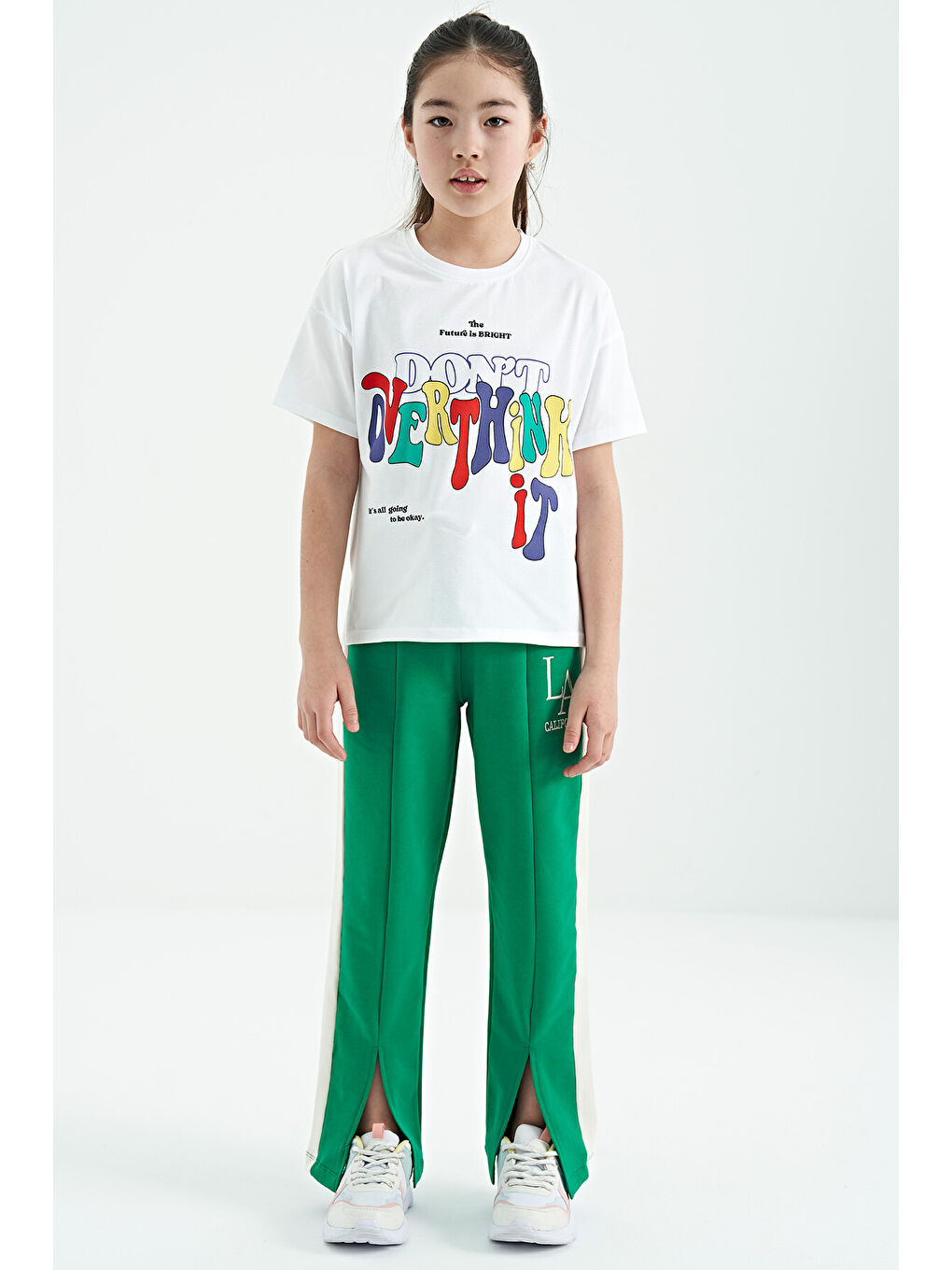 Beyaz Renki Yazı Baskılı O Yaka Oversize Kısa Kollu Kız Çocuk Tişört - 75112-1