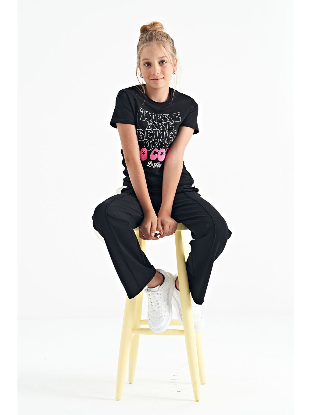Siyah O Yaka Yazı Baskılı Rahat Form Kısa Kollu Cropped Kız Çocuk Tişört - 75118-1